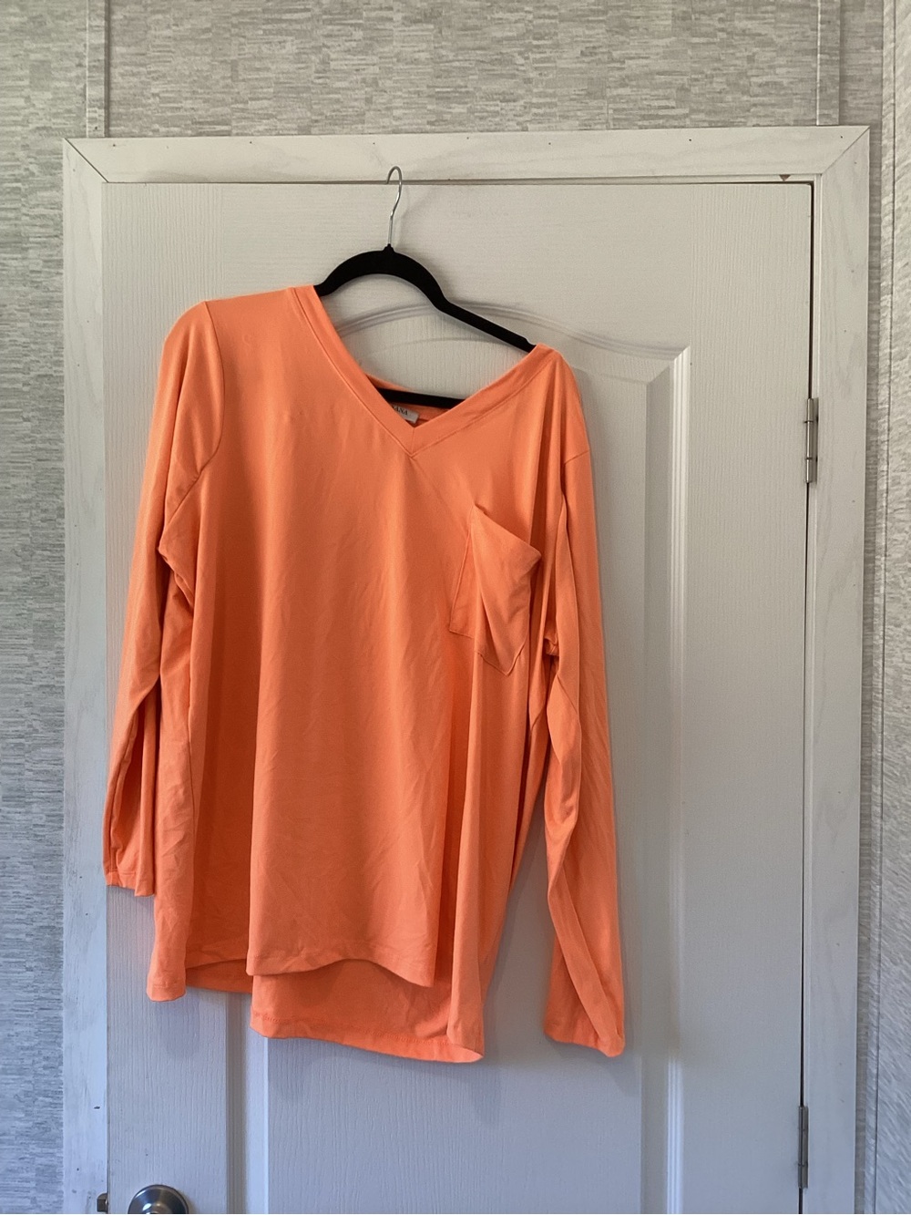 Zenana Outfitters Coral V-Neck Long Sleeve Top with Pocket 2XL EUC